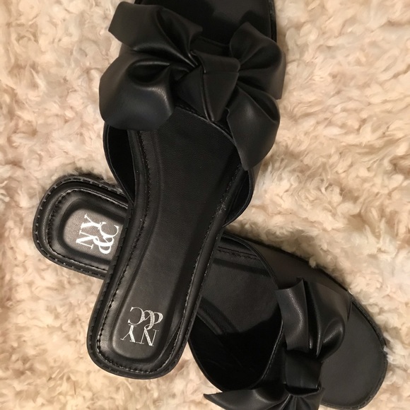 Sandals - Picture 1 of 3